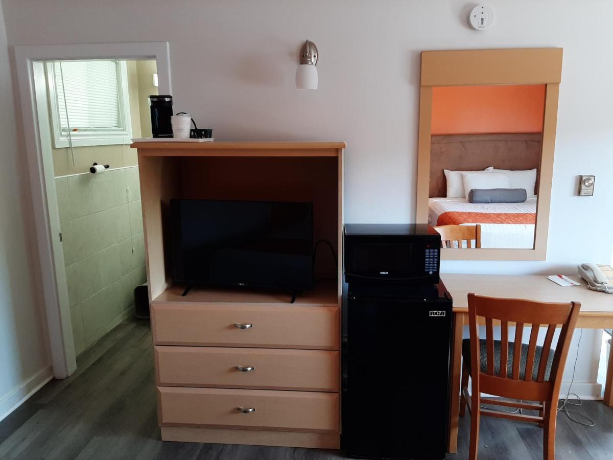 Howard Johnson By Wyndham Woodstock Nb Екстериор снимка